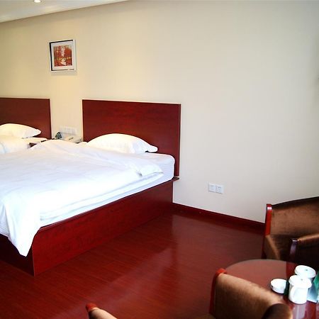 שניאנג Greentree Inn Beihang Commercial Street Express Hotel מראה חיצוני תמונה